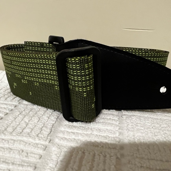 New First Act Guitar Strap Army Green 🤩 with Lime Stitching - Picture 10 of 11